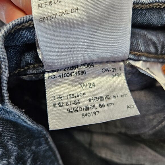 Levis Wedgie Jeans Womens Size 24 Blue Denim Button Fly Tapered‎ Leg - Picture 12 of 14